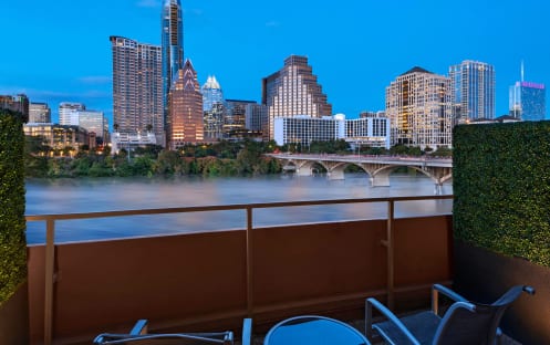 2 Queen Beds River View Patio